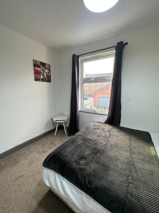 Modern 2 Bed Flat In City Apartment Derby